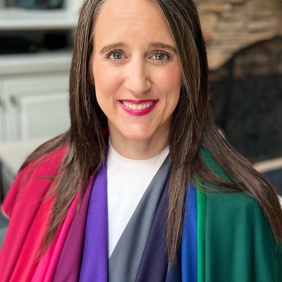 Meet your Posher, Jennifer - Picture 2 of 2